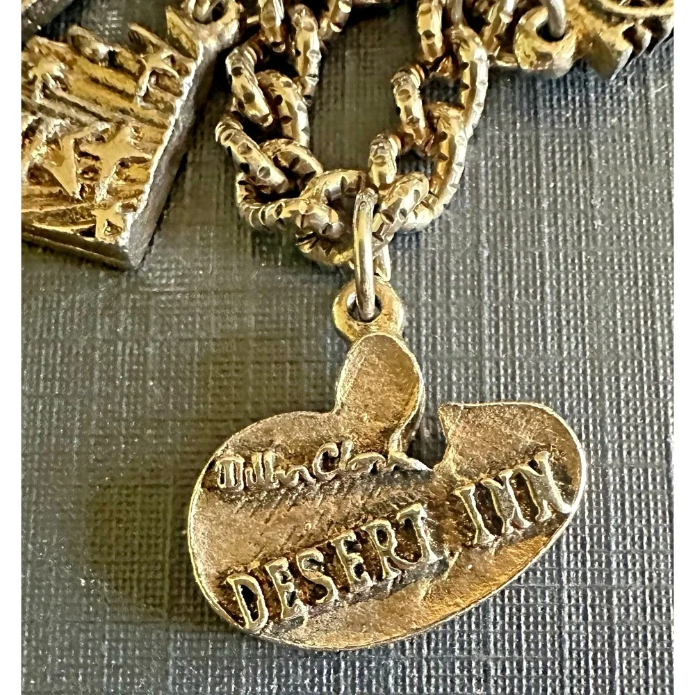 Vintage Las Vegas Casino Hotel Charm Bracelet with 10 Charms ~ Gold Color ~ 7 in